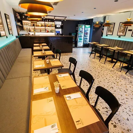 Lux Luna & Old Town * Ζαντάρ